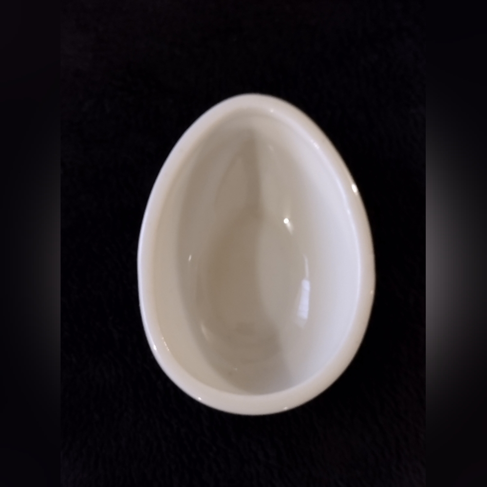 Vintage stamped egg figurine - Picture 7 of 9